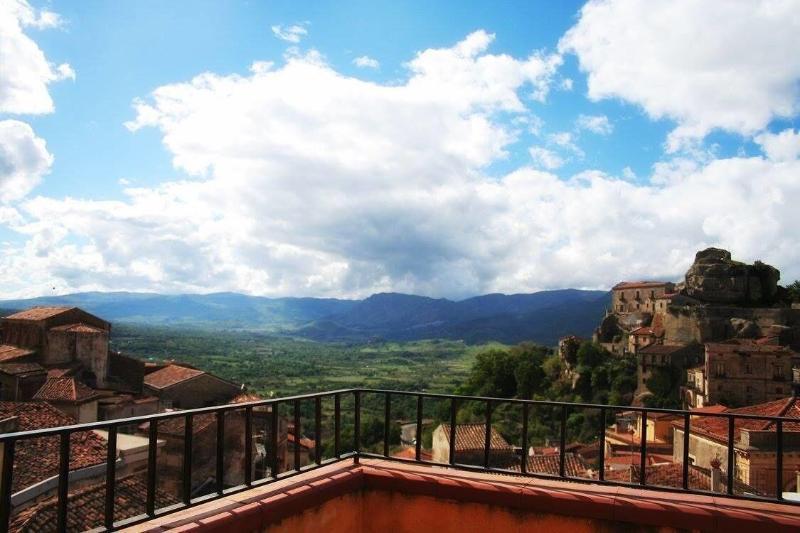 Hotel Florio กัสตีลโยเน ดิ ซิชีเลีย ภายนอก รูปภาพ